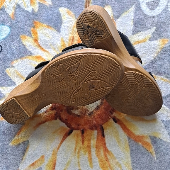 Pair Of Black Comfortable Padded Arch Support Platform Sandals Shoes By Algeria - Picture 6 of 8